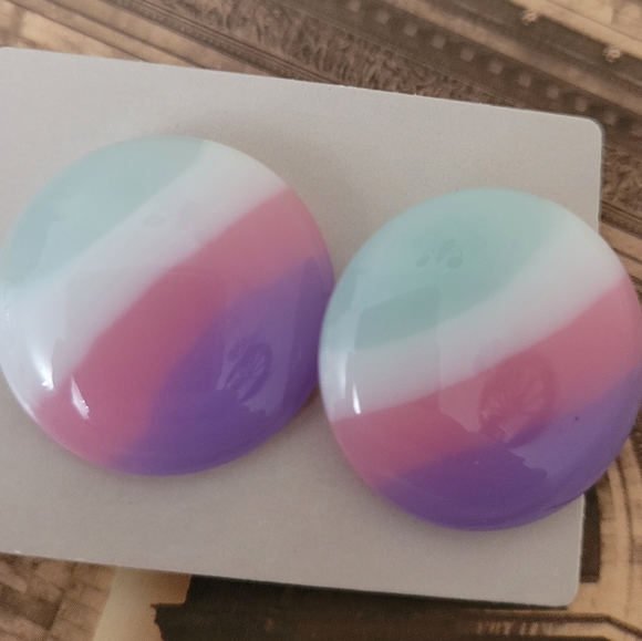 Vintage Avon Earrings - Picture 3 of 3